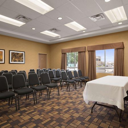 Days Inn & Suites By Wyndham Winnipeg Airport Manitoba Dış mekan fotoğraf