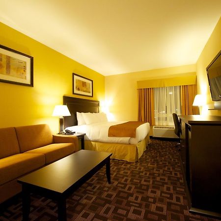Days Inn & Suites By Wyndham Winnipeg Airport Manitoba Dış mekan fotoğraf