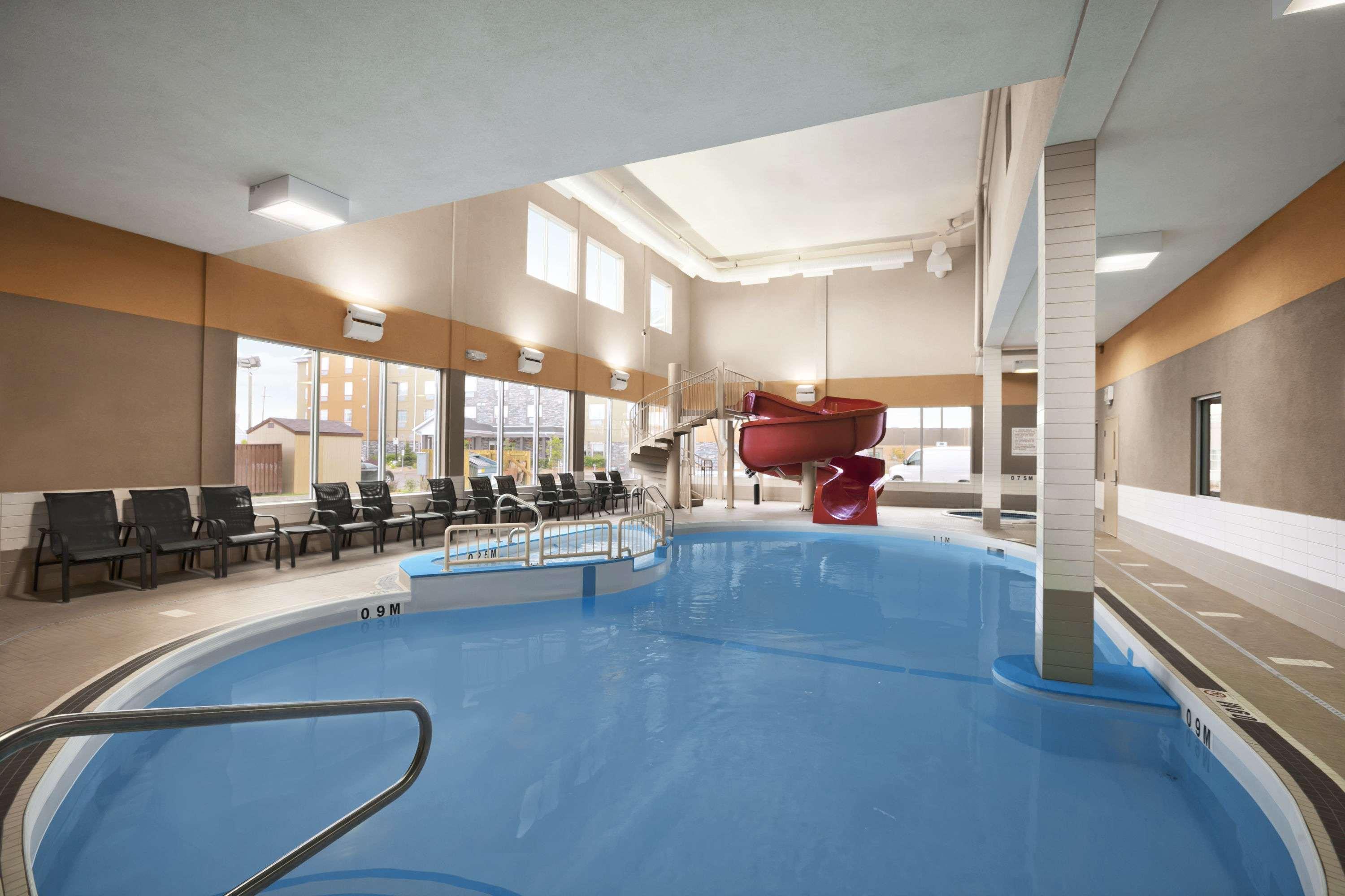 Days Inn & Suites By Wyndham Winnipeg Airport Manitoba Dış mekan fotoğraf