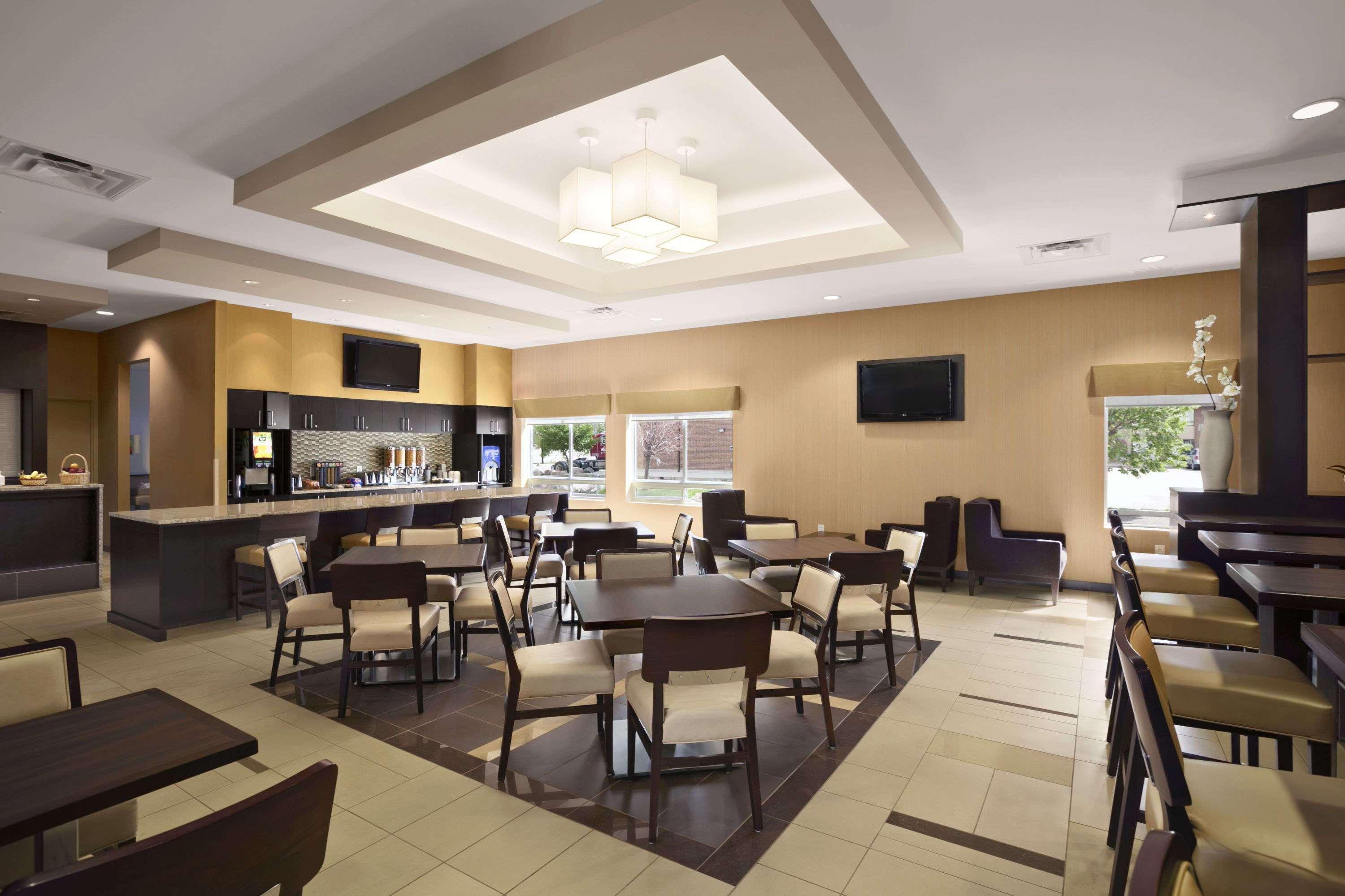 Days Inn & Suites By Wyndham Winnipeg Airport Manitoba Dış mekan fotoğraf