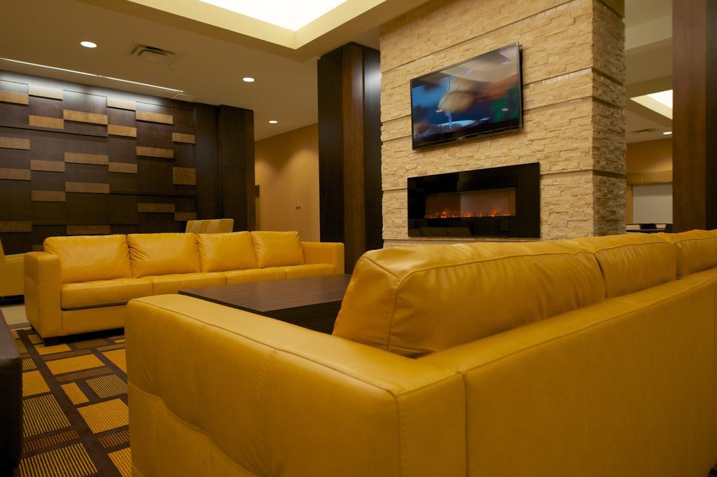 Days Inn & Suites By Wyndham Winnipeg Airport Manitoba Dış mekan fotoğraf