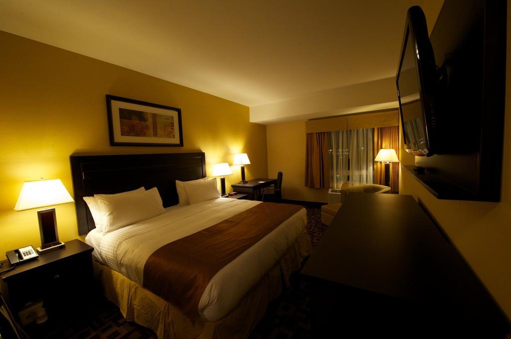 Days Inn & Suites By Wyndham Winnipeg Airport Manitoba Dış mekan fotoğraf