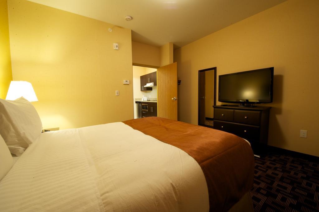 Days Inn & Suites By Wyndham Winnipeg Airport Manitoba Dış mekan fotoğraf