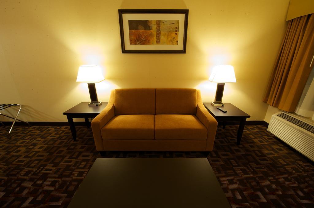 Days Inn & Suites By Wyndham Winnipeg Airport Manitoba Dış mekan fotoğraf
