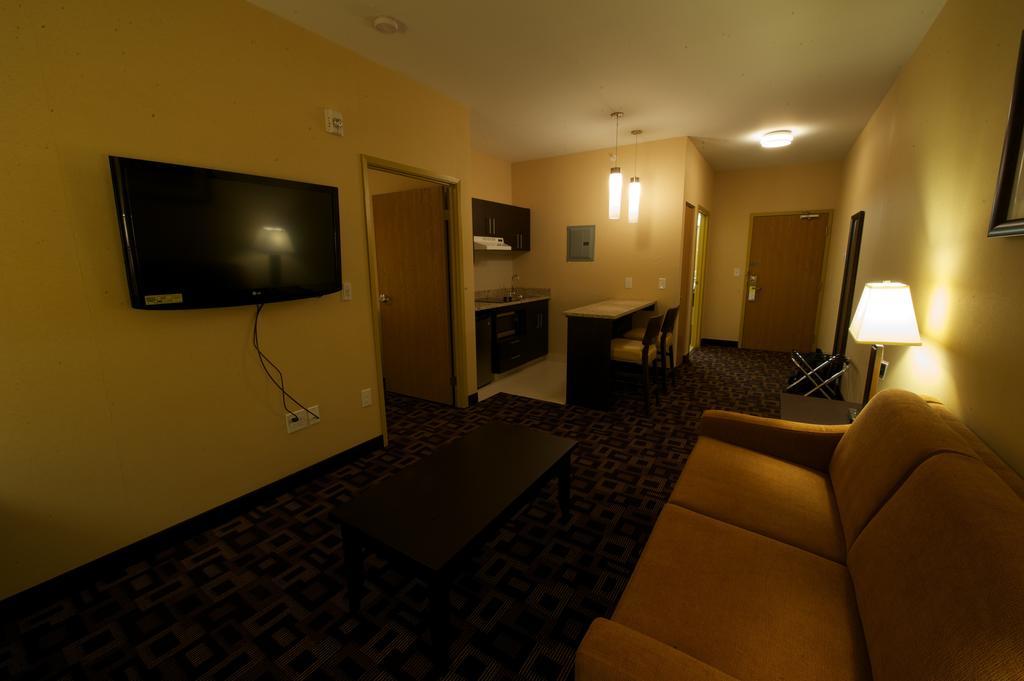 Days Inn & Suites By Wyndham Winnipeg Airport Manitoba Dış mekan fotoğraf