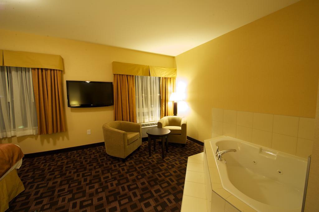 Days Inn & Suites By Wyndham Winnipeg Airport Manitoba Dış mekan fotoğraf