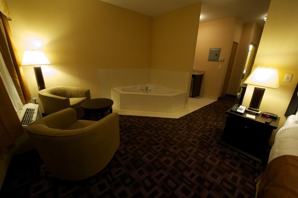 Days Inn & Suites By Wyndham Winnipeg Airport Manitoba Dış mekan fotoğraf